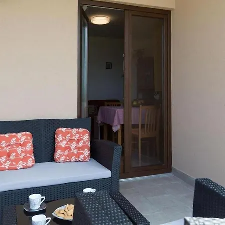 Ornela Apartment *