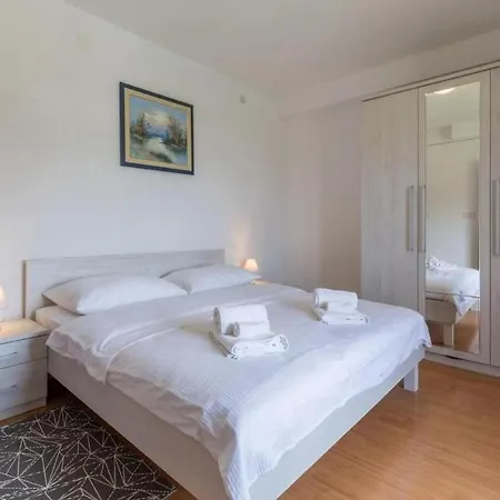 Apartment Ornela Kastelir