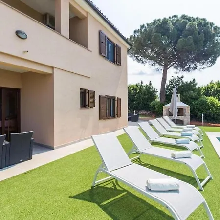Ornela Apartment *