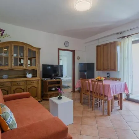 Apartment Ornela Kastelir